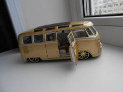   1:25 Volkswagen Van " Samba ". 