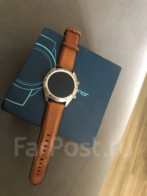 Honor Watch Magic. GPS, NFC, IP67 ����