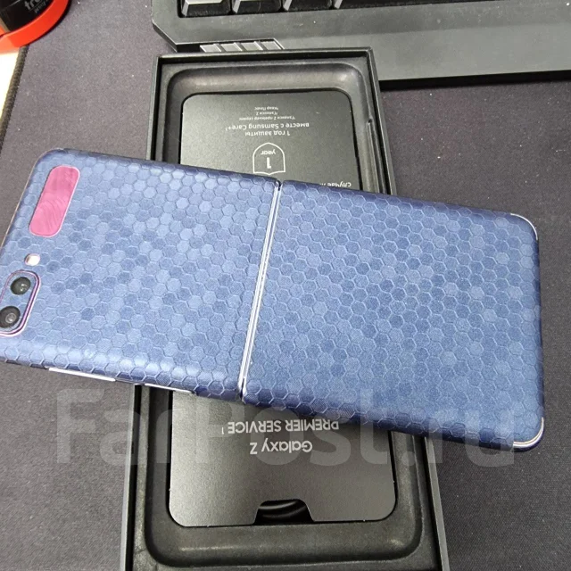 Samsung Galaxy Z Flip. �/�, ����������, 4G LTE, NFC ����
