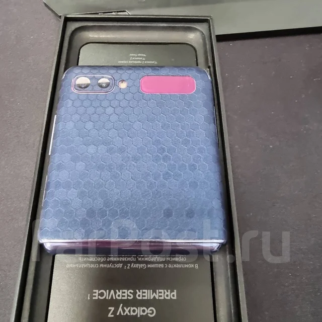 Samsung Galaxy Z Flip. �/�, ����������, 4G LTE, NFC ����