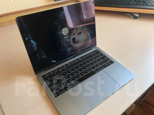Apple MacBook Pro 13 2019 Mid MV992. 13", 1,5����, ��� 8 ��, ���� 256���, WiFi: 1, Bluetooth: 1, ����������� �� 8��. ����