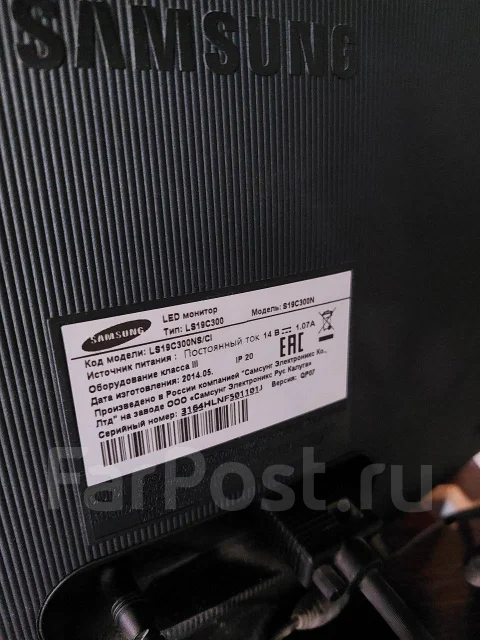 Samsung. 18" ����