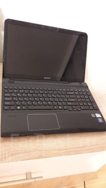 Sony VAIO. 15", 2,3����, ��� 4 ��, ���� 320���, WiFi: 1, Bluetooth: 1, ����������� �� 1��. ����