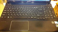 Sony VAIO. 15", 2,3����, ��� 4 ��, ���� 320���, WiFi: 1, Bluetooth: 1, ����������� �� 1��. ����