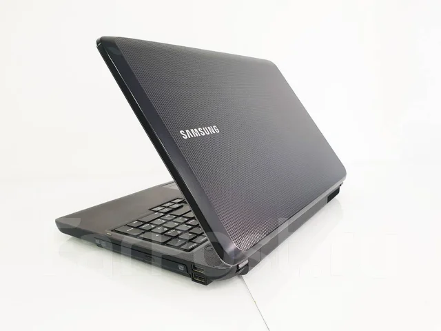 Samsung R530. 15.6", 2,5����, ��� 4 ��, ���� 500���, WiFi: 1, Bluetooth: 1, ����������� �� 8��. ����