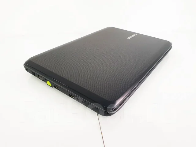 Samsung R530. 15.6", 2,5����, ��� 4 ��, ���� 500���, WiFi: 1, Bluetooth: 1, ����������� �� 8��. ����