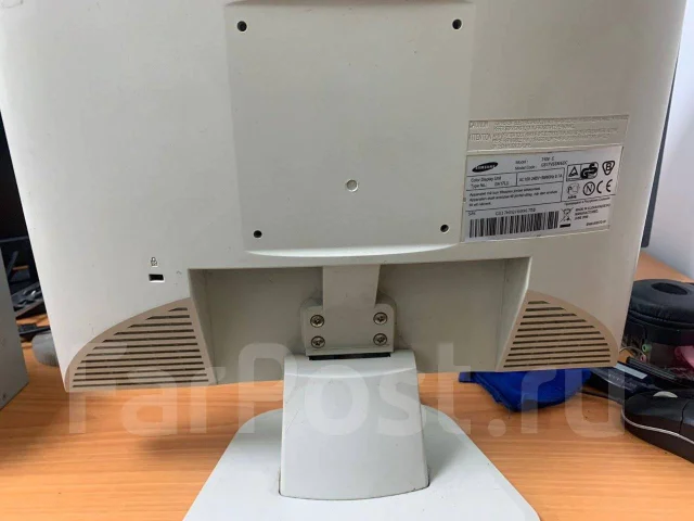 Samsung. 17" ����