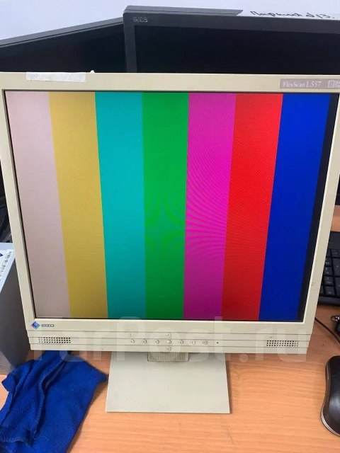 Samsung. 17" ����