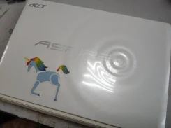 Acer Aspire One D257-N57DQws. 10.1", ���� 230���, WiFi, ����������� �� 8��. ����