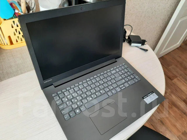 Lenovo IdeaPad 330-15AST. 15.6", 2,6����, ��� 16 ��, ���� 500���, WiFi: 1, Bluetooth: 1, ����������� �� 6��. ����