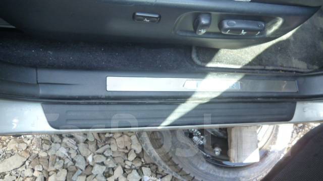 Харьер 60 в серебристом цвете. Lexus rx 300 подножки. Пороги харриер. Lexus rx 300 подножки. Обвес на пороги тойота харриер.