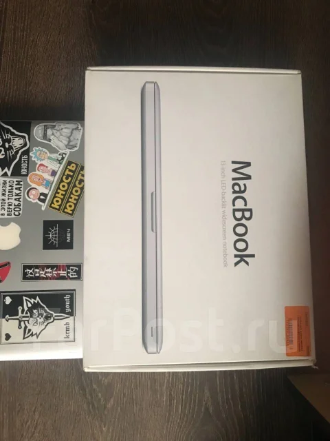 Apple MacBook. 13", 2,1����, ��� 6 ��, ���� 512���, WiFi: 1, Bluetooth: 1, ����������� �� 1��. ����