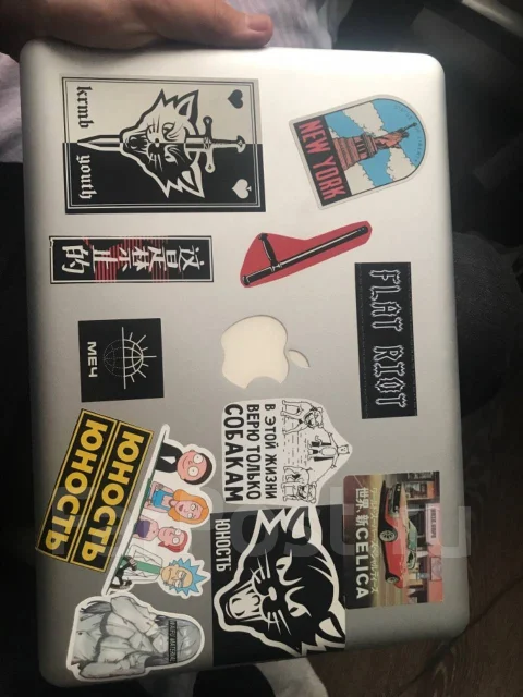 Apple MacBook. 13", 2,1����, ��� 6 ��, ���� 512���, WiFi: 1, Bluetooth: 1, ����������� �� 1��. ����