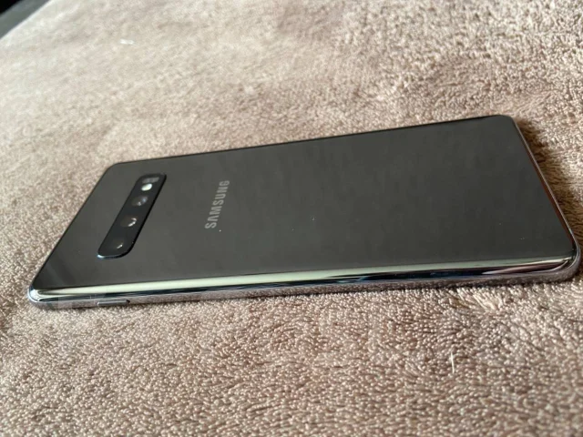 Samsung Galaxy S10+. ����� ����
