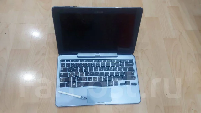Samsung ATIV. 11.6", 1,8����, ��� 2048 ��, ���� 64���, WiFi: 1, Bluetooth: 1, ����������� �� 10��. ����