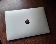 Apple MacBook Pro 13 2017 Mid. 13.3", 2,3����, ��� 8 ��, ���� 128���, WiFi: 1, Bluetooth: 1, ����������� �� 10��. ����