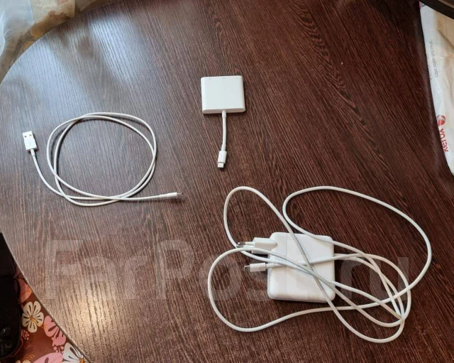 Apple MacBook Pro 13 2017 Mid. 13.3", 2,3����, ��� 8 ��, ���� 128���, WiFi: 1, Bluetooth: 1, ����������� �� 10��. ����