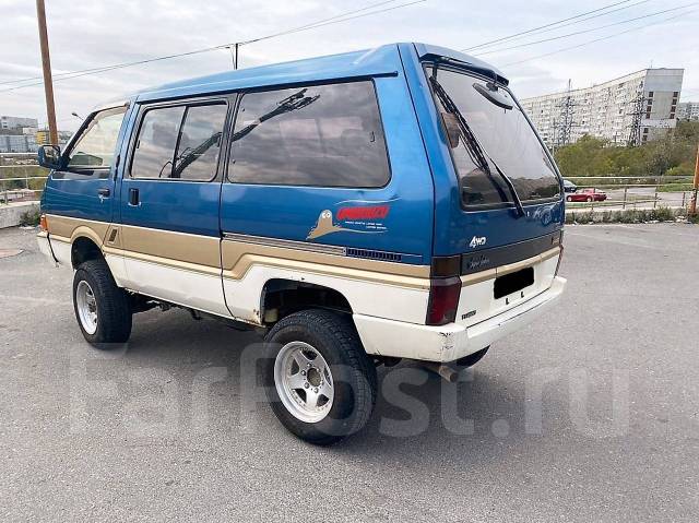 Nissan Largo.   