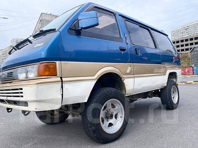 Nissan Largo.   