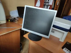 Samsung. 17" ����