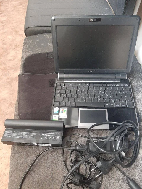 Asus Eee PC 900. ��� 2048 ��, ���� 1���, WiFi: 1, Bluetooth: 1, ����������� �� 10��. ����