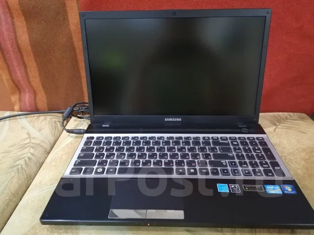 Samsung 300V5A-S0Z. 15.6", 2,2����, ��� 8 ��, ���� 440���, WiFi: 1, Bluetooth: 1, ����������� �� 3��. ����