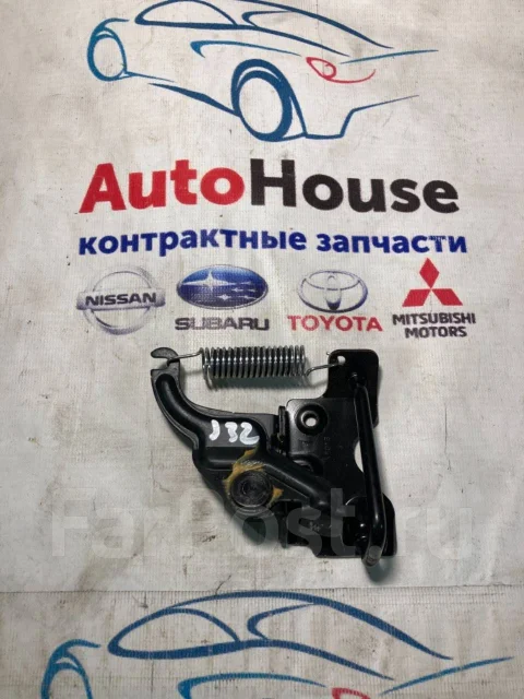 Петля замка багажника