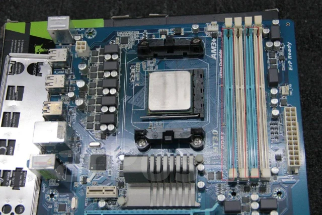Socket AM3+ ����