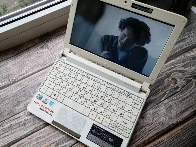 Acer Aspire One 532h. 10.1", 1,7����, ��� 2048 ��, ���� 250���, WiFi: 1, ����������� �� 8��. ����