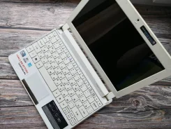 Acer Aspire One 532h. 10.1", 1,7����, ��� 2048 ��, ���� 250���, WiFi, ����������� �� 8��. ����