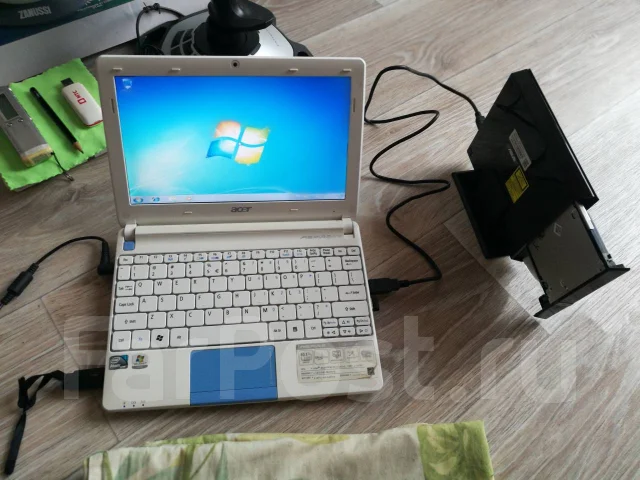 Acer Aspire One Happy2. 11.1", 1,7����, ��� 2048 ��, ���� 500���, WiFi: 1, Bluetooth: 1, ����������� �� 3��. ����