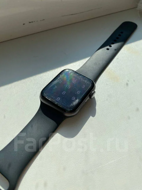 Apple Watch SE. GPS, NFC, IP67, IP68 ����