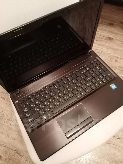 Lenovo G580. 15.6", 2,6����, ��� 8 ��, ���� 240���, WiFi: 1, Bluetooth: 1, ����������� �� 4��. ����
