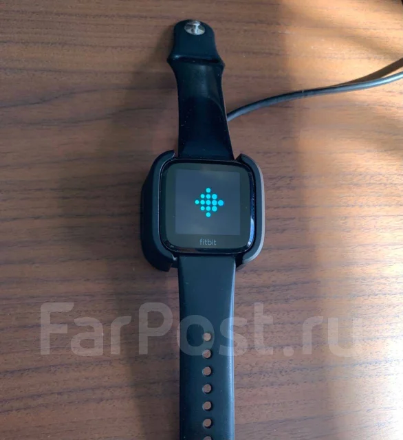 Fitbit Versa. IP68 ����