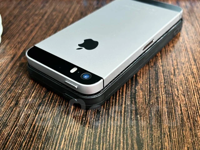 Apple iPhone SE. �/�, �����, 3G, 4G LTE, NFC ����