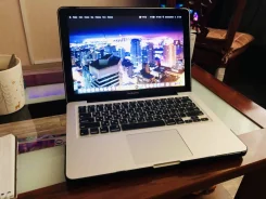 Apple MacBook Pro 13. 13.3", 2,4����, ��� 16 ��, ���� 128���, WiFi: 1, Bluetooth: 1, ����������� �� 10��. ����