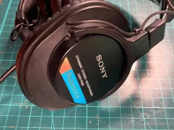 Sony MDR-7506 ����