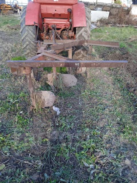 Роторный плуг на т 40. Т 40 ам трехкорпусный плуг. Плуг для минитрактора kubota b6000. Плуг на т 40. Плуг на т 40 б у.