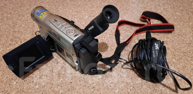 JVC GR-X5. 20 � ����� ��, � ���������� ����