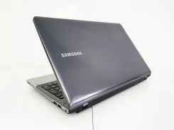 Samsung 355V5C. 15.6", 2,8����, ��� 6 ��, ���� 500���, WiFi: 1, Bluetooth: 1, ����������� �� 8��. ����