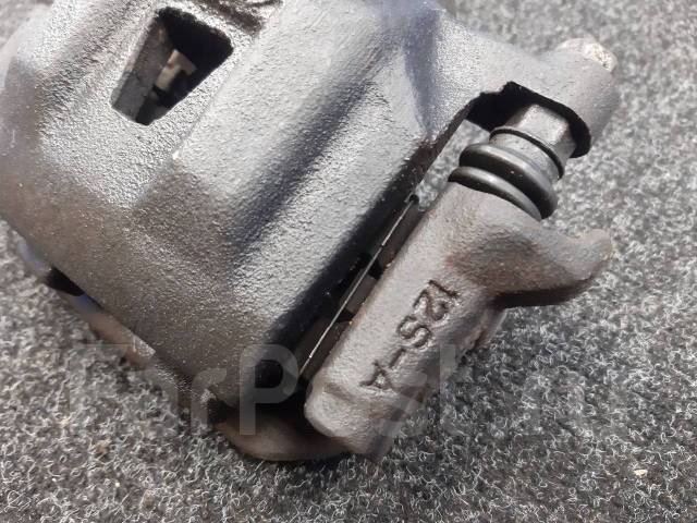 Суппорт задний левый Toyota Estima, Previa ACR40 MCR40 ACR30 MCR30 ...