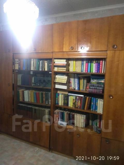 Шкаф книжный, б/у, в наличии. Цена: 1 500₽ в Хабаровске