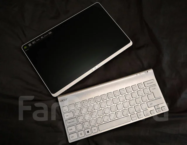 Acer Iconia Tab W700 ����
