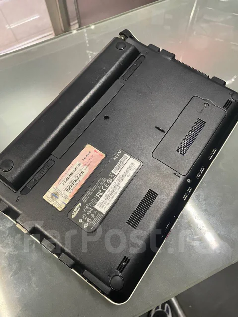 Samsung NC110. 10.1", 1,6����, ��� 2048 ��, ���� 320���, WiFi: 1, Bluetooth: 1, ����������� �� 6��. ����