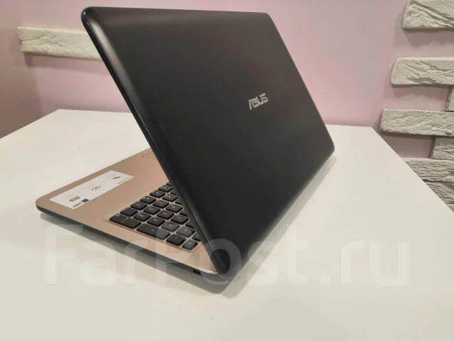 Asus. WiFi: 1, Bluetooth: 1 ����
