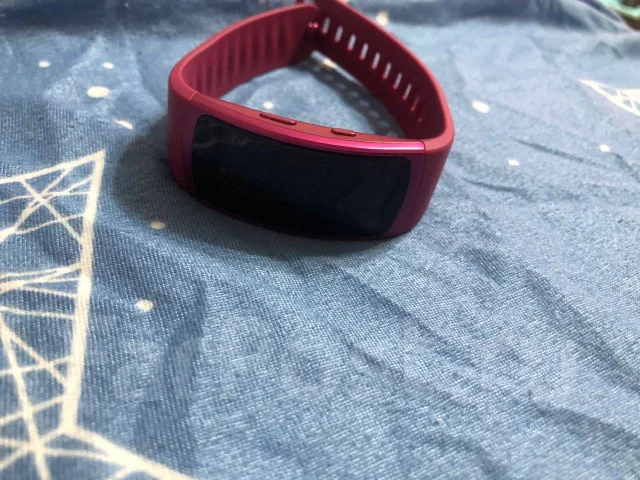 Samsung Galaxy Gear Fit2 ����