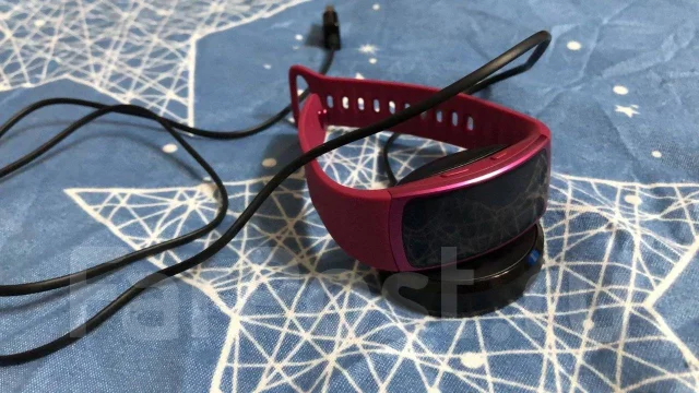 Samsung Galaxy Gear Fit2 ����