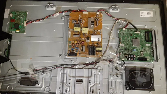 ��������� 47" Philips 47PFT5609/60 �� �������� ����