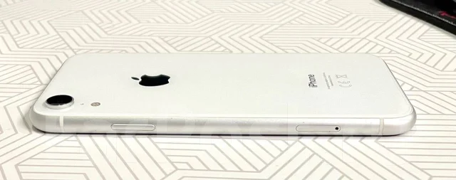 Apple iPhone Xr. �/�, �����, 4G LTE ����