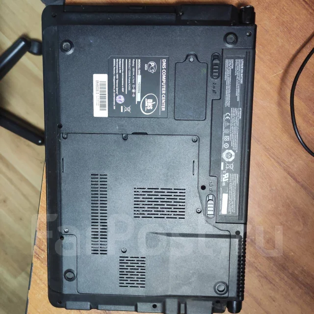 DNS. 15.6", 1,9����, ��� 4 ��, ���� 320���, WiFi: 1, Bluetooth: 1, ����������� �� 2��. ����